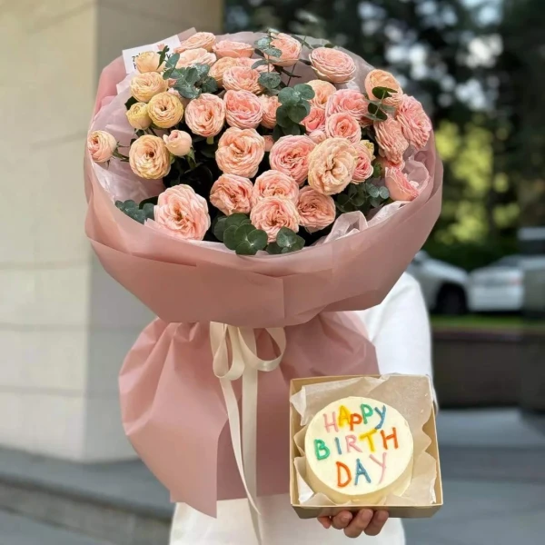 Сет "Ваниль" — «Сет Ваниль» — подарочный сет Dolce Sweets из 1 бенто-торта «Молочная девочка» по 350 г. Готовый сет…